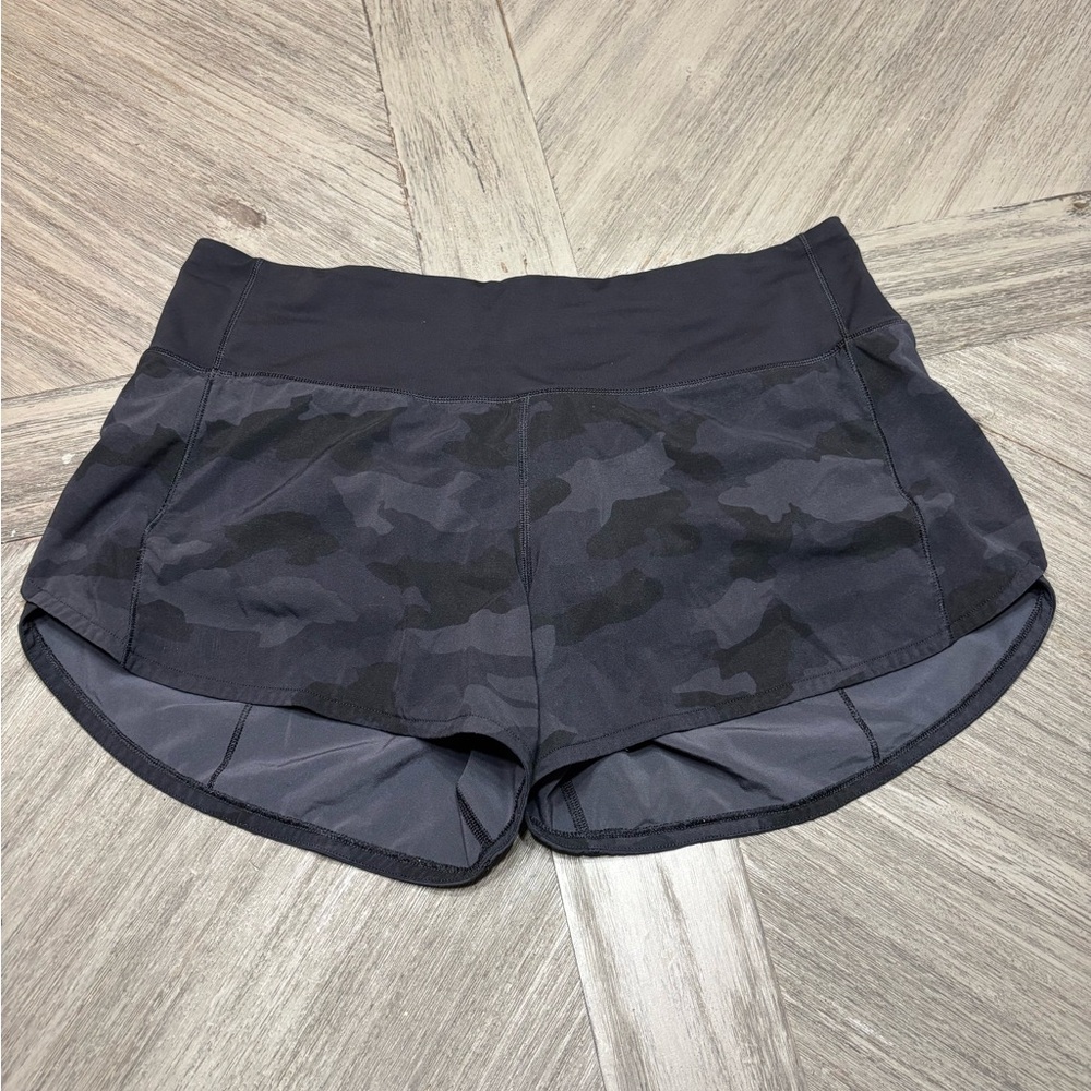 Lululemon High Rise Speed Up Shorts. Size 8. 4 inches. Black camo.
